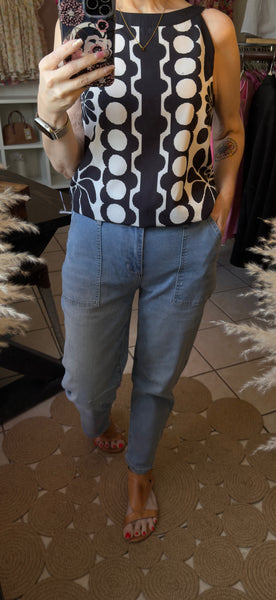 Light Wash High Rise Relaxed Barrel Jeans with Patch Pockets