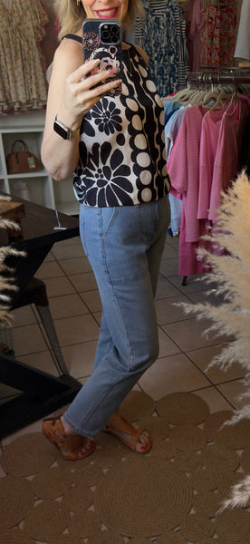 Light Wash High Rise Relaxed Barrel Jeans with Patch Pockets