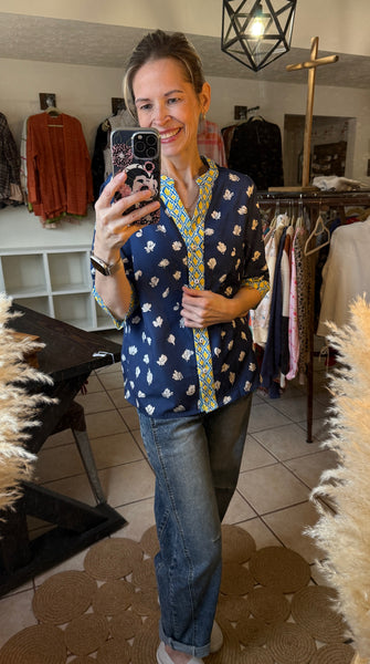 Geometric Contrast Trim Split V-Neck Button Up Floral Print Top