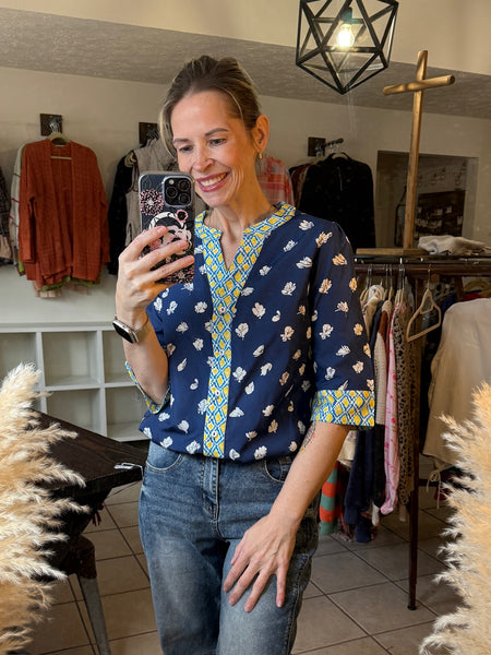 Geometric Contrast Trim Split V-Neck Button Up Floral Print Top