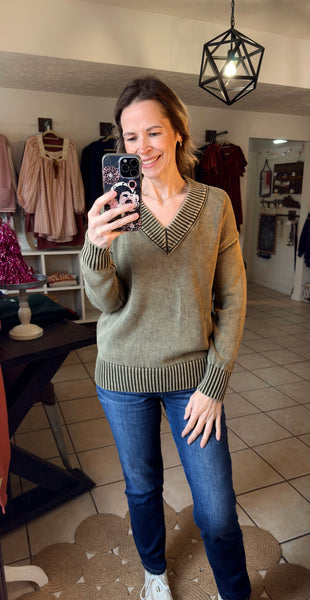 Clover Mineral Wash V-neck Sweater