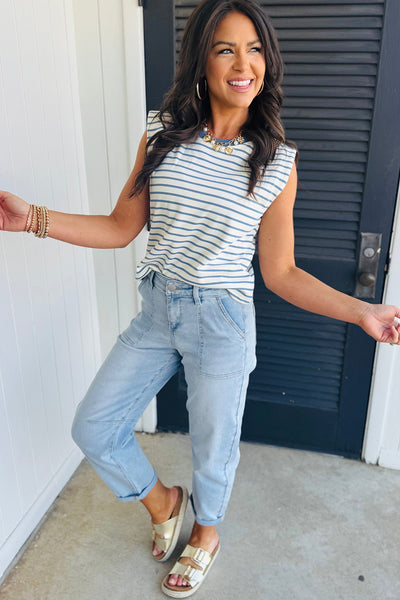 Light Wash High Rise Relaxed Barrel Jeans with Patch Pockets